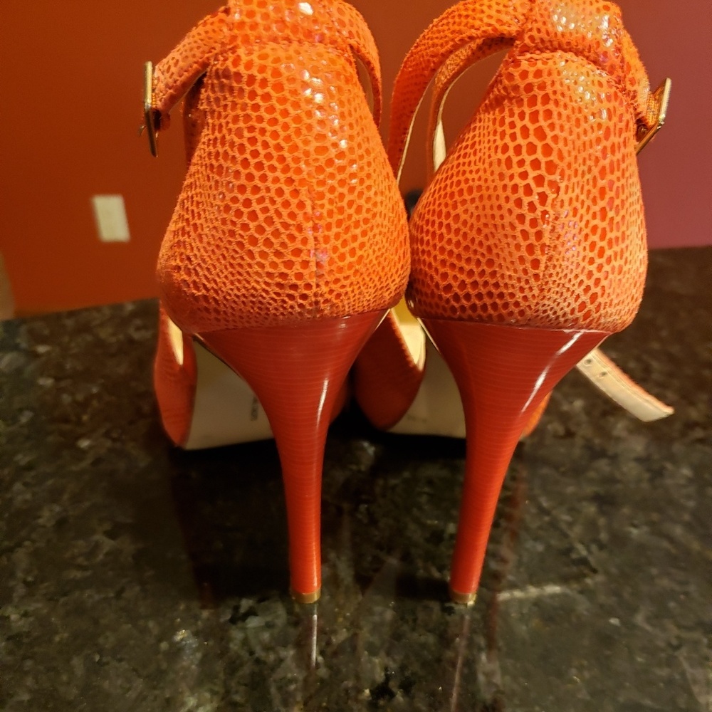 Inc 8.5 Pumps View 2